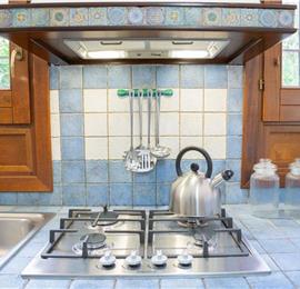 3 bedroom villa with pool and tennis court in Sicily, sleeps 6-8